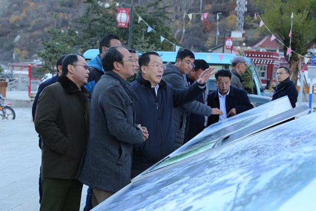 11、張學武董事長考察迪慶州阿墩子古城規(guī)劃建設(shè)情況_副本.jpg