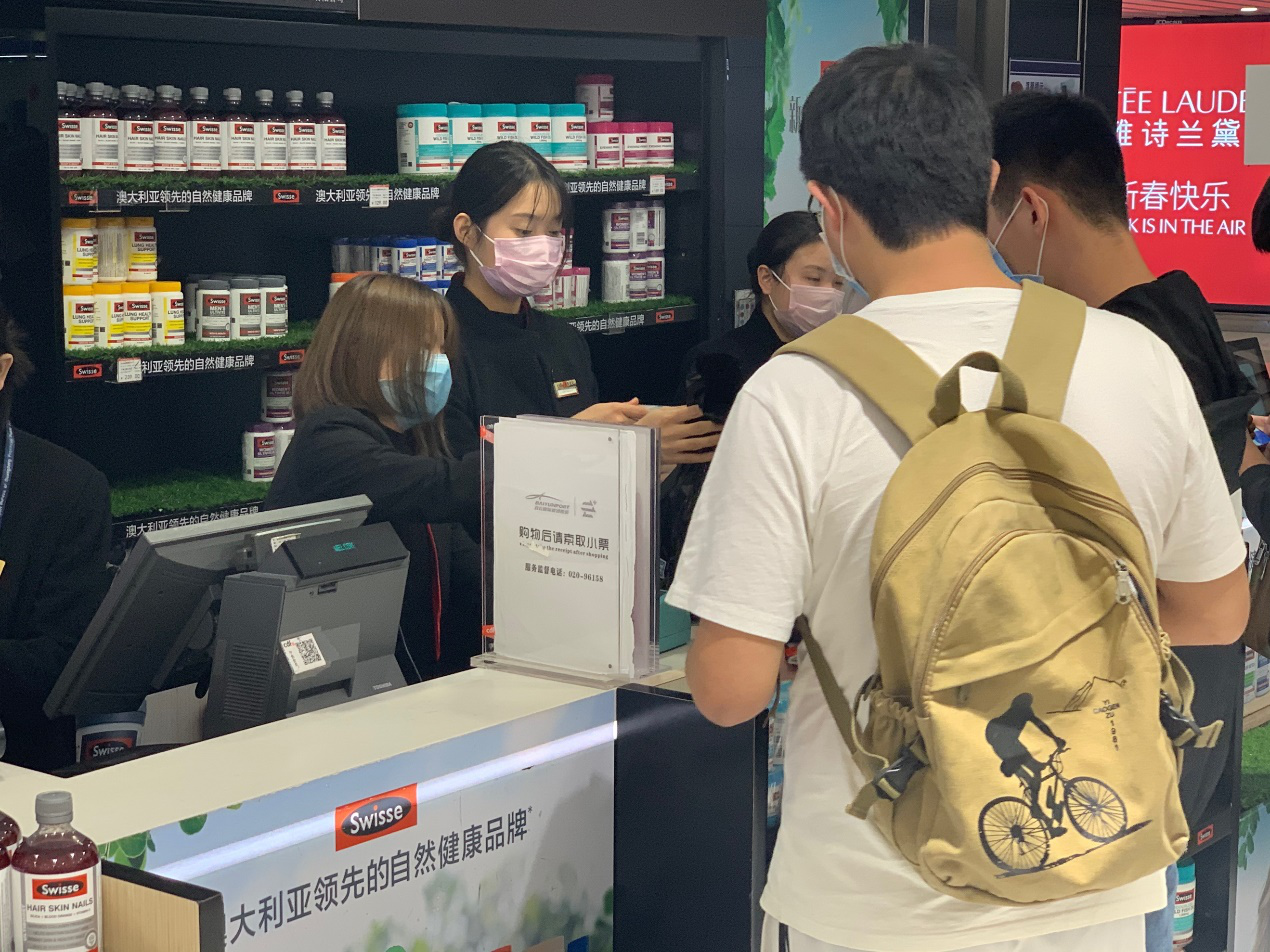 【中國(guó)免稅人在行動(dòng)?一線直擊篇】之三：抗“疫”前線，服務(wù)不打烊！