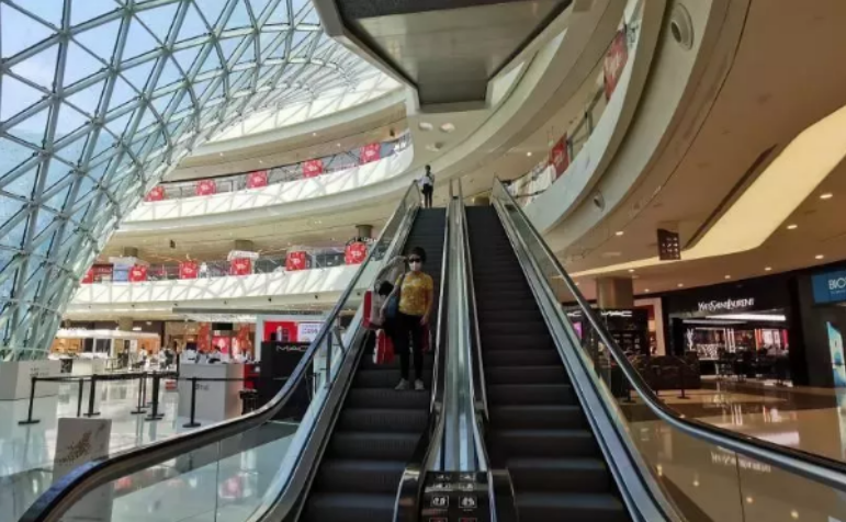 【中國免稅人在行動?一線直擊篇】之十一：這家店恢復(fù)營業(yè)，吸引超過1億人在線看直播！